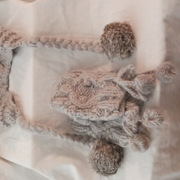 Hat and mitten set - Picture 8 of 8